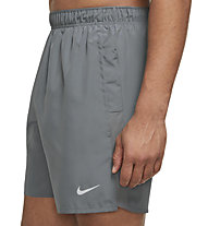 Nike Dri-FIT Challenger 7" - kurze Laufhose - Herren, Grey